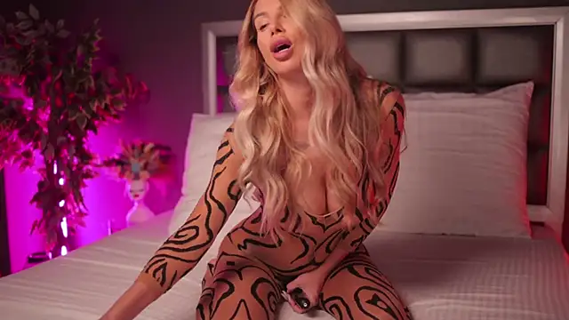 Rachel Quinn  online show from January 29, 2025, 4:58 am