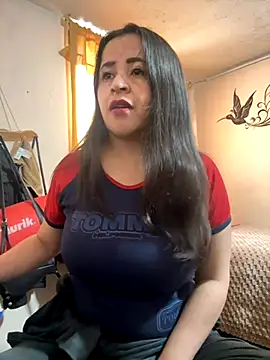 latinfemale online show from October 17, 2025, 8:33 pm