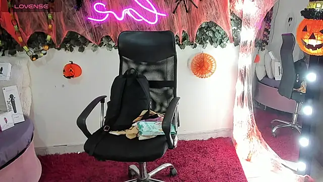 DestinyHills online show from October 20, 2025, 12:05 pm