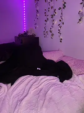 Snapshot of honeyviolet chatting on November 7, 2025, 5:29 am honeyviolet online show from November 7, 2025, 5:29 am