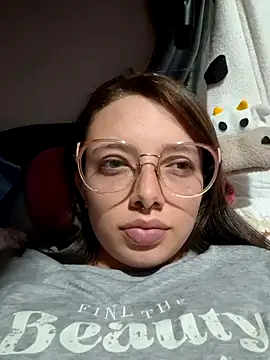 linda-schmidt online show from November 3, 2025, 3:52 am