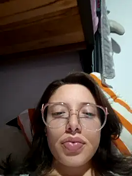 Snapshot of linda-schmidt chatting on May 3, 2026, 1:00 am linda-schmidt online show from May 3, 2026, 1:00 am