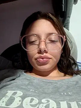 Snapshot of linda-schmidt chatting on May 30, 2026, 2:19 am linda-schmidt online show from May 30, 2026, 2:19 am