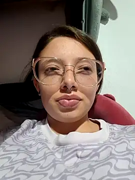 Snapshot of linda-schmidt chatting on June 1, 2026, 3:41 am linda-schmidt online show from June 1, 2026, 3:41 am