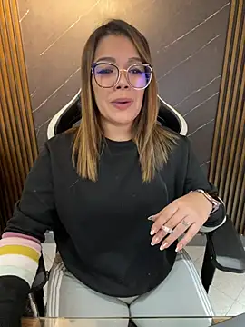 Snapshot of KellyBrooklyn_ chatting on February 18, 2026, 2:57 pm KellyBrooklyn online show from February 18, 2026, 2:57 pm