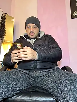 Snapshot of DanielOhCool chatting on January 18, 2026, 8:18 am DanielOhCool online show from January 18, 2026, 8:18 am