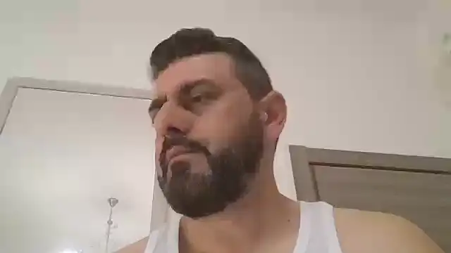 ChiIul11 online show from April 5, 2026, 11:35 pm