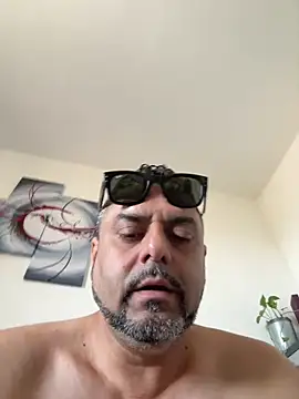 ChiIul11 online show from June 7, 2026, 1:04 pm