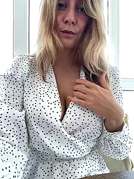 Snapshot of Puzdosia chatting on October 7, 2025, 10:34 am Puzdosia online show from October 7, 2025, 10:34 am