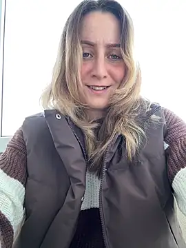 Snapshot of Puzdosia chatting on October 18, 2025, 6:16 am Puzdosia online show from October 18, 2025, 6:16 am