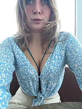 Snapshot of Puzdosia chatting on November 26, 2025, 7:42 am Puzdosia online show from November 26, 2025, 7:42 am