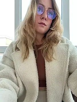 Snapshot of Puzdosia chatting on December 15, 2025, 6:17 am Puzdosia online show from December 15, 2025, 6:17 am