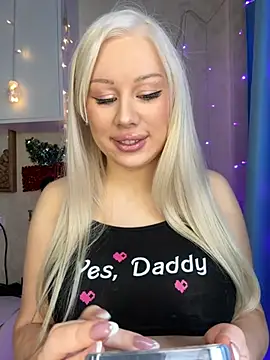 LaraHollywood online show from January 13, 2026, 7:46 am