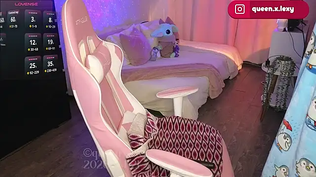 queenxlexy online show from April 21, 2026, 4:56 pm