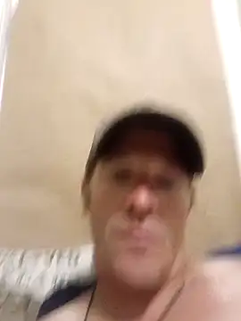 Snapshot of FUNINWV9 chatting on October 18, 2025, 12:57 am FUNINWV9 online show from October 18, 2025, 12:57 am