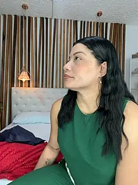 Snapshot of valerie_lya chatting on February 13, 2026, 2:02 pm valerie lya online show from February 13, 2026, 2:02 pm