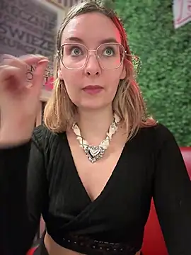 The Snowwhitee online show from December 7, 2024, 9:39 am