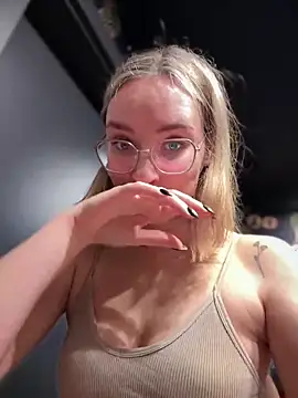 The Snowwhitee online show from January 1, 2025, 9:07 am