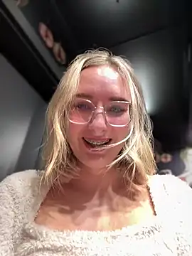 The Snowwhitee online show from January 1, 2025, 7:10 pm