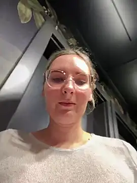 The Snowwhitee online show from January 10, 2025, 7:43 pm