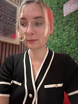 The Snowwhitee online show from March 13, 2025, 7:17 pm