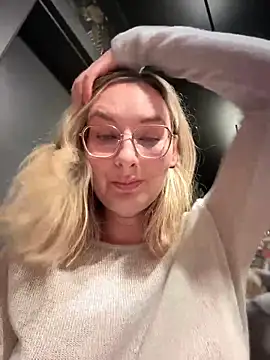 The Snowwhitee online show from March 19, 2025, 7:06 pm