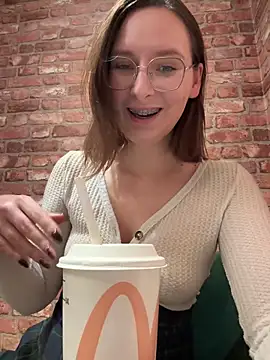 The Snowwhitee online show from November 22, 2025, 9:14 pm