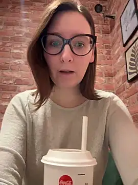 The Snowwhitee online show from December 14, 2025, 9:14 am