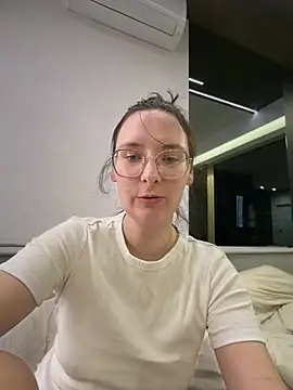 The Snowwhitee online show from April 5, 2026, 7:55 pm