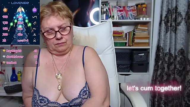 Snapshot of Mella4you chatting on December 9, 2024, 4:26 pm Mella4you online show from December 9, 2024, 4:26 pm