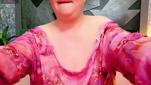 Snapshot of AleshaArabian chatting on December 18, 2024, 8:36 pm AleshaArabian online show from December 18, 2024, 8:36 pm