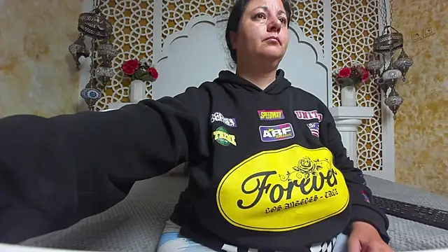 Snapshot of AleshaArabian chatting on October 7, 2025, 3:04 am AleshaArabian online show from October 7, 2025, 3:04 am