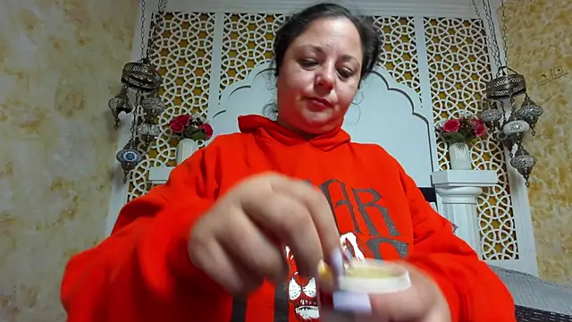 Snapshot of AleshaArabian chatting on October 15, 2025, 2:33 am AleshaArabian online show from October 15, 2025, 2:33 am