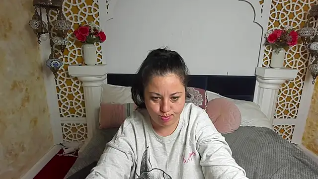 Snapshot of AleshaArabian chatting on October 25, 2025, 4:20 am AleshaArabian online show from October 25, 2025, 4:20 am