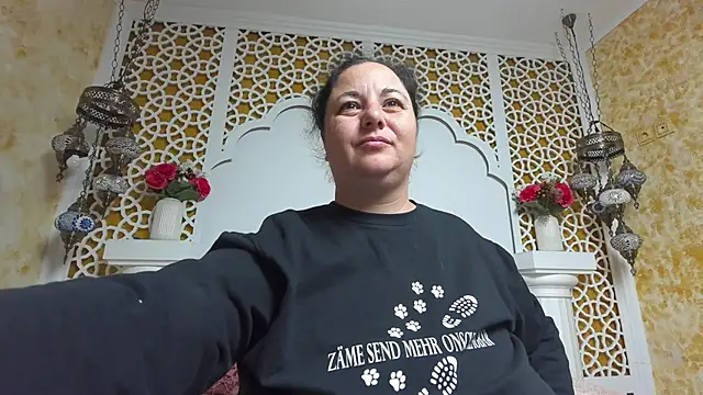 Snapshot of AleshaArabian chatting on November 10, 2025, 5:06 am AleshaArabian online show from November 10, 2025, 5:06 am