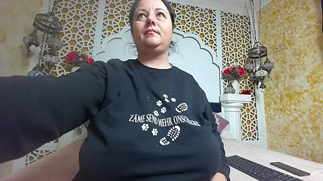 AleshaArabian online show from December 15, 2025, 5:12 am