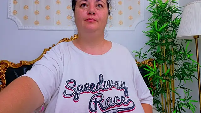 AleshaArabian online show from July 16, 2026, 8:04 pm