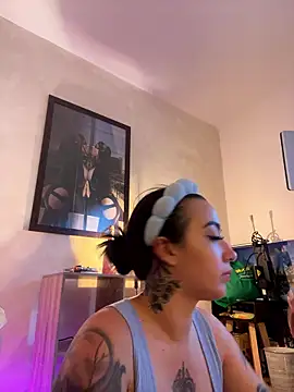 EmmyEvans1 online show from January 13, 2026, 1:27 pm