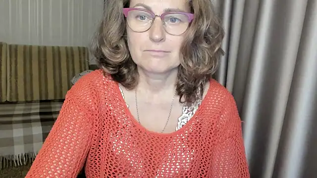 Snapshot of lauraoven chatting on December 3, 2024, 3:44 pm lauraoven online show from December 3, 2024, 3:44 pm