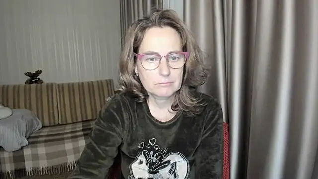 Snapshot of lauraoven chatting on December 5, 2024, 5:39 pm lauraoven online show from December 5, 2024, 5:39 pm
