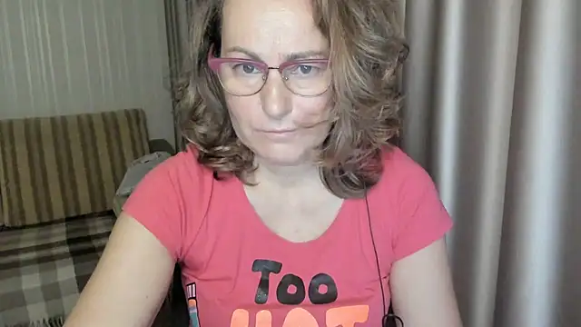 Snapshot of lauraoven chatting on December 11, 2024, 7:31 am lauraoven online show from December 11, 2024, 7:31 am