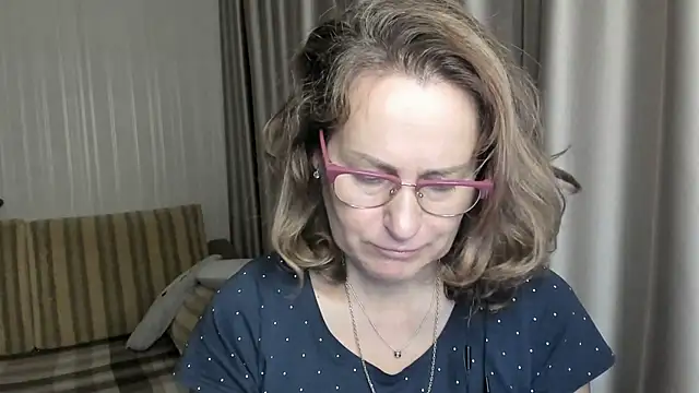 Snapshot of lauraoven chatting on December 21, 2024, 1:53 pm lauraoven online show from December 21, 2024, 1:53 pm