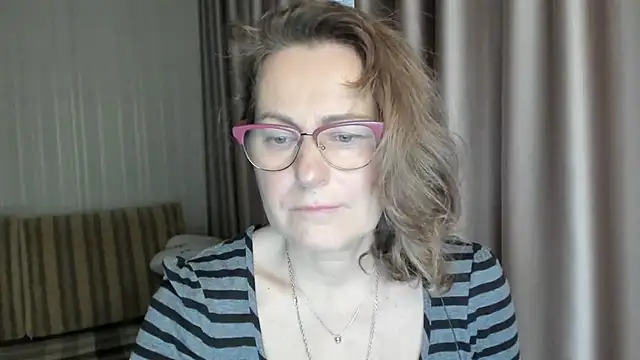 Snapshot of lauraoven chatting on December 23, 2024, 8:00 am lauraoven online show from December 23, 2024, 8:00 am