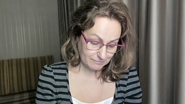 Snapshot of lauraoven chatting on December 24, 2024, 12:55 pm lauraoven online show from December 24, 2024, 12:55 pm