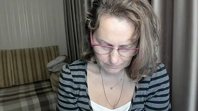 Snapshot of lauraoven chatting on December 26, 2024, 7:03 am lauraoven online show from December 26, 2024, 7:03 am