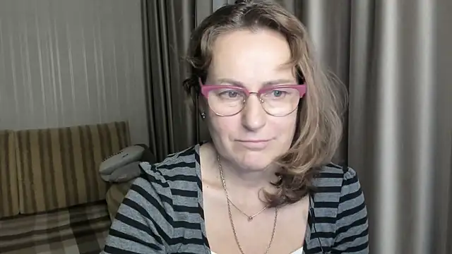 Snapshot of lauraoven chatting on December 27, 2024, 8:13 am lauraoven online show from December 27, 2024, 8:13 am