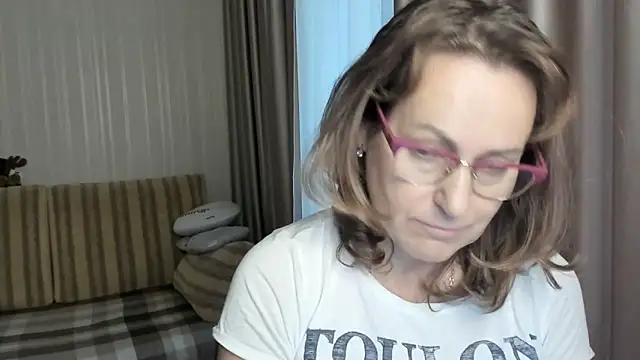 Snapshot of lauraoven chatting on December 27, 2024, 11:17 am lauraoven online show from December 27, 2024, 11:17 am