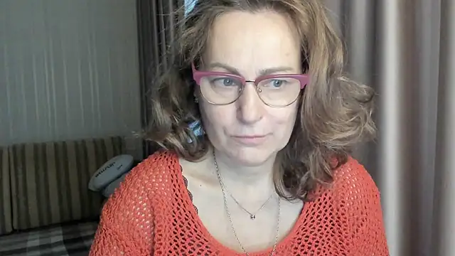 Snapshot of lauraoven chatting on January 8, 2025, 8:27 am lauraoven online show from January 8, 2025, 8:27 am
