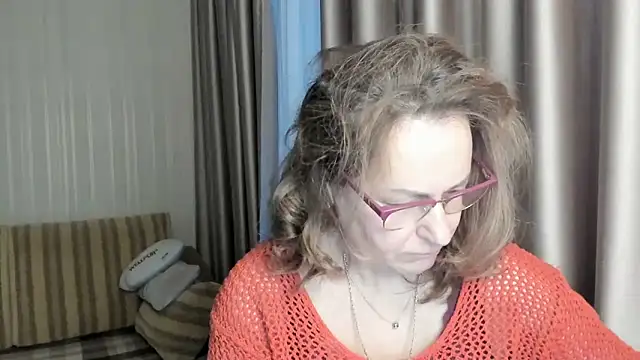 Snapshot of lauraoven chatting on January 10, 2025, 7:04 am lauraoven online show from January 10, 2025, 7:04 am