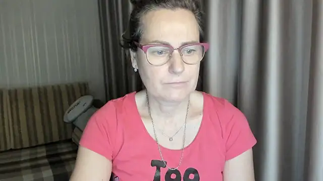 Snapshot of lauraoven chatting on January 11, 2025, 7:05 pm lauraoven online show from January 11, 2025, 7:05 pm